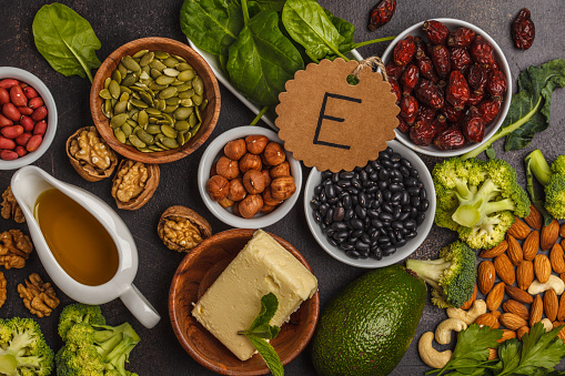 What is vitamin E? What are the common food sources of vitamin E?